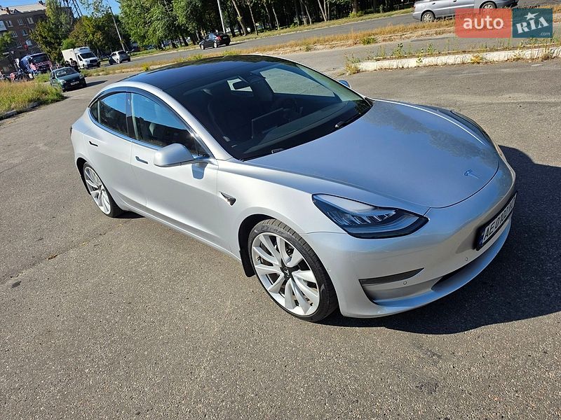 Седан Tesla Model 3 2018 в Дніпрі