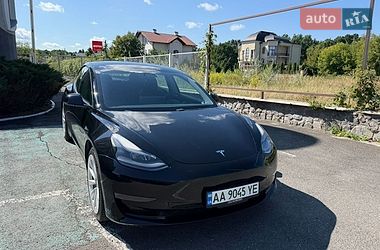 Седан Tesla Model 3 2021 в Киеве