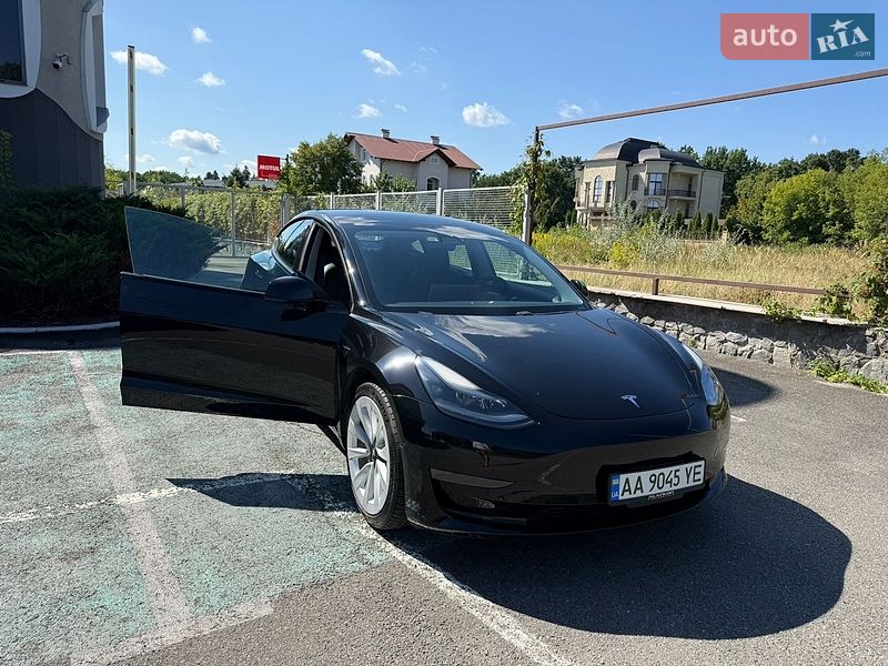 Седан Tesla Model 3 2021 в Києві