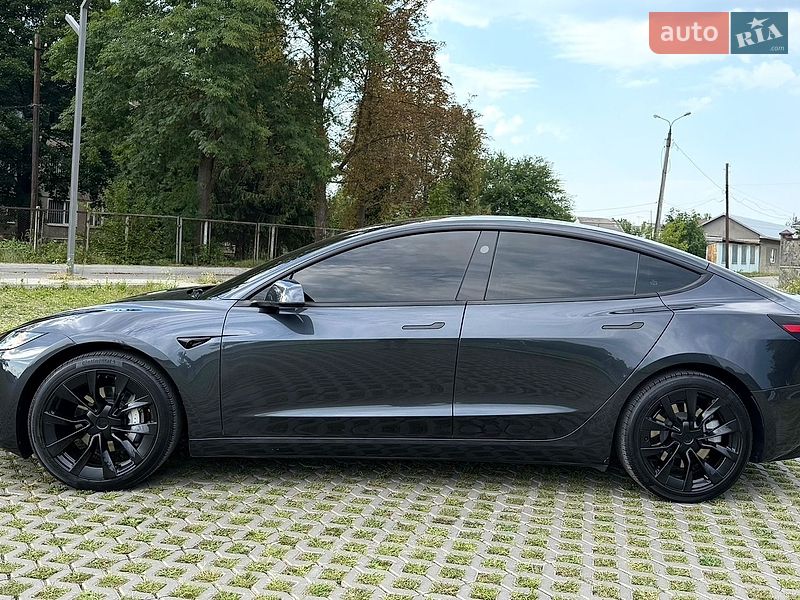 Седан Tesla Model 3 2024 в Коломиї
