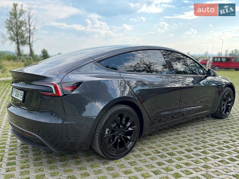 Седан Tesla Model 3 2024 в Коломиї