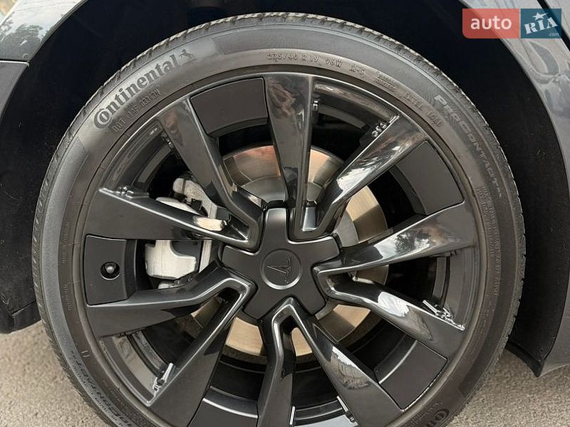Седан Tesla Model 3 2024 в Коломиї