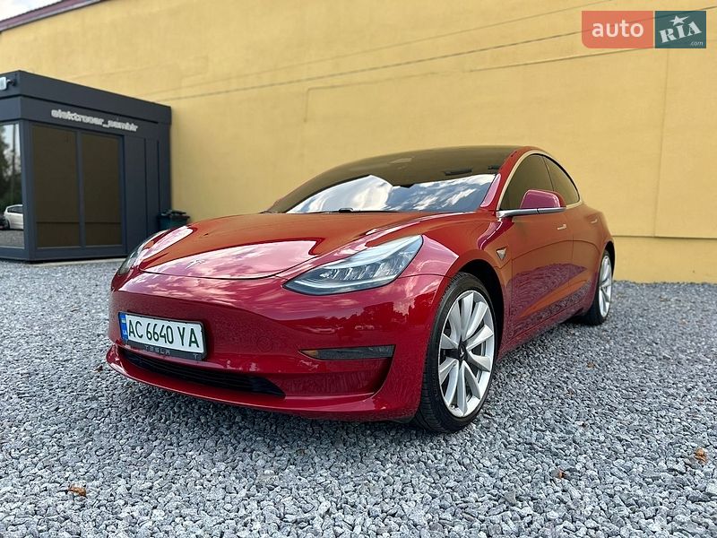 Седан Tesla Model 3 2019 в Самборе