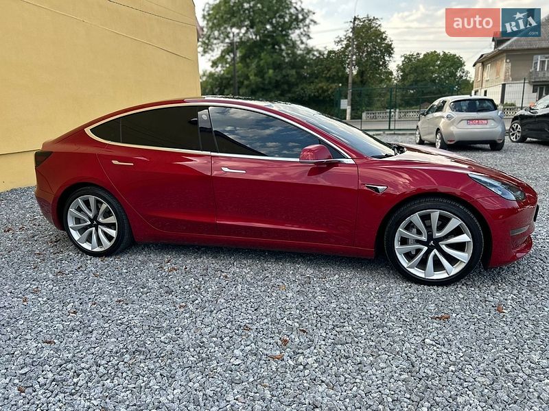 Седан Tesla Model 3 2019 в Самборе