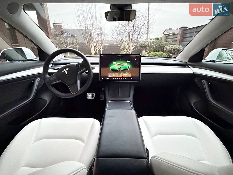 Седан Tesla Model 3 2022 в Львове