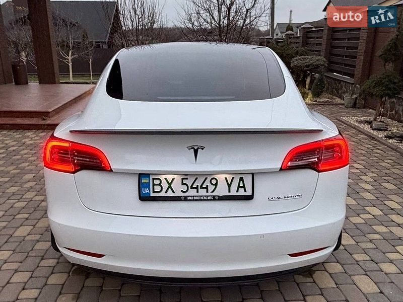 Седан Tesla Model 3 2022 в Львове
