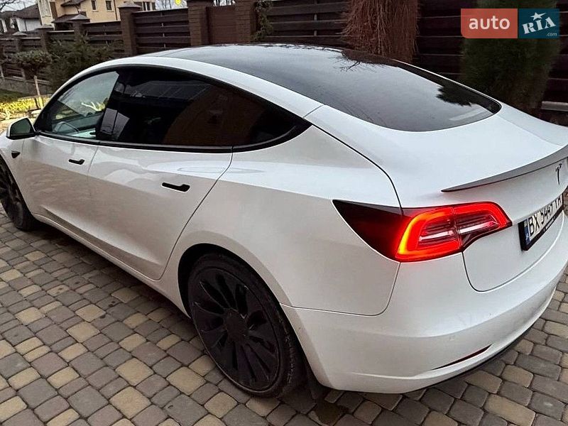 Седан Tesla Model 3 2022 в Львове