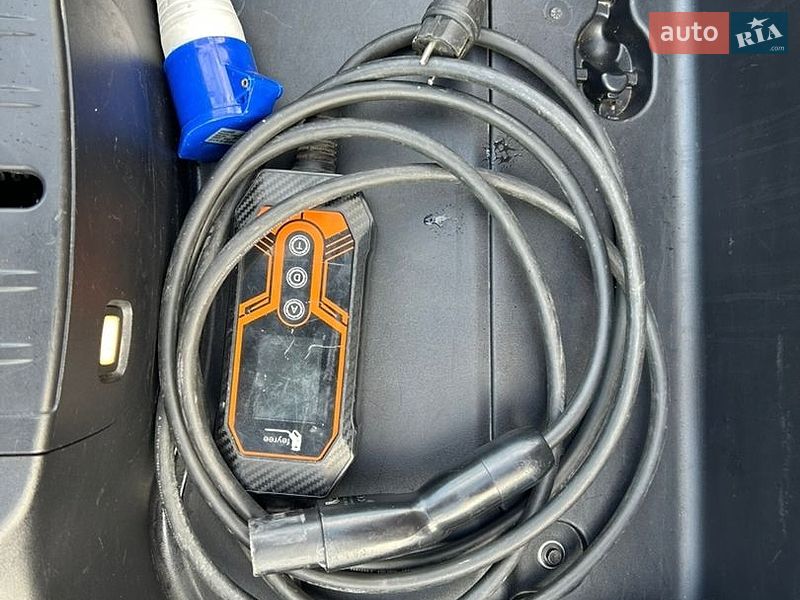 Седан Tesla Model 3 2019 в Самборе