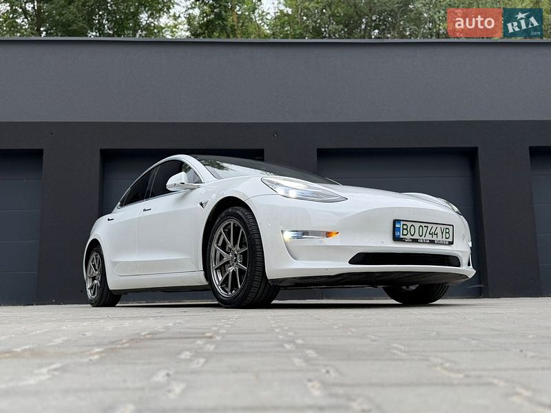 Седан Tesla Model 3 2018 в Тернополе