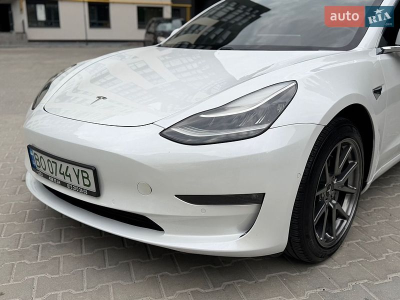 Седан Tesla Model 3 2018 в Тернополе