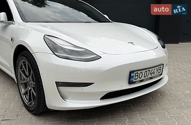 Седан Tesla Model 3 2018 в Тернополе
