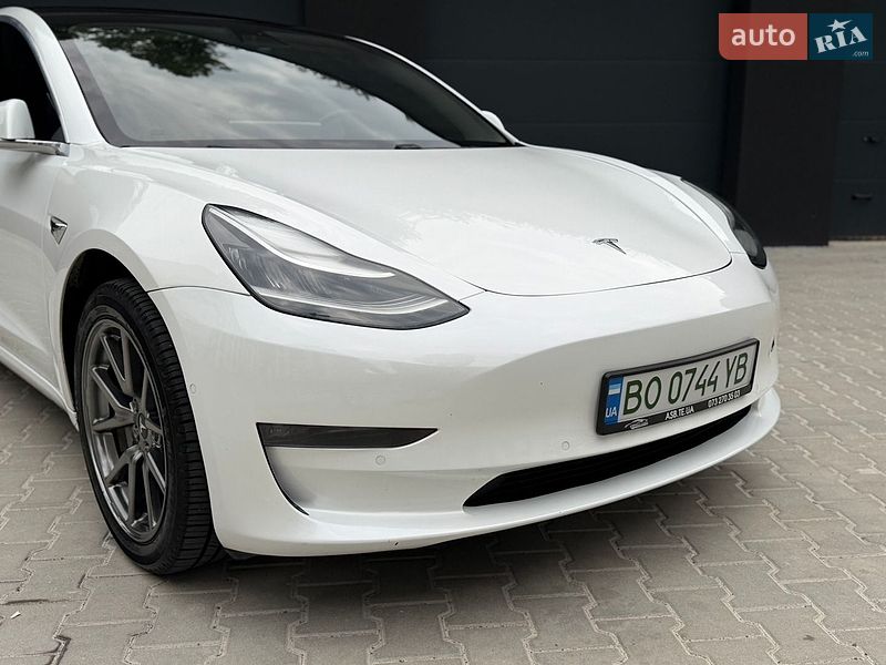 Седан Tesla Model 3 2018 в Тернополе