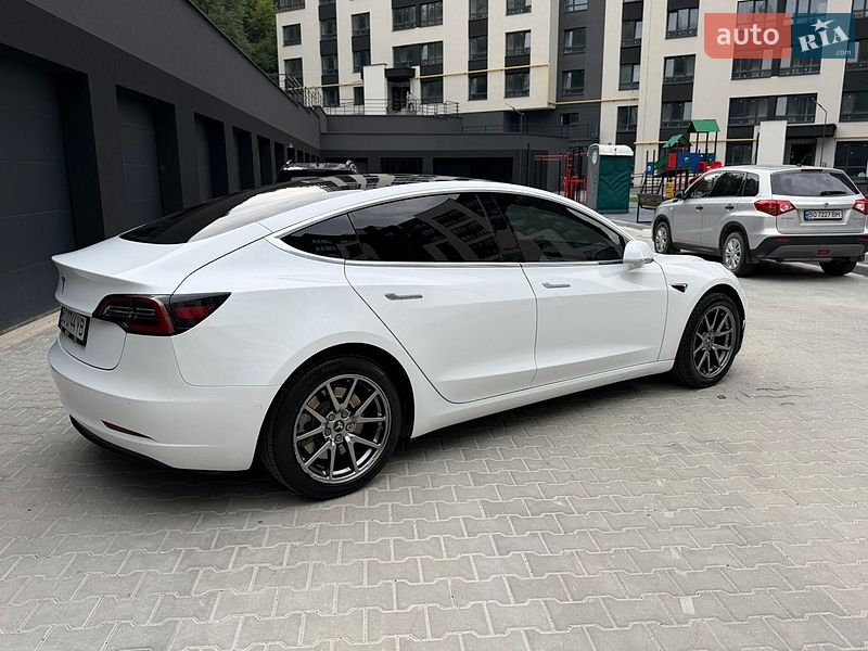 Седан Tesla Model 3 2018 в Тернополе