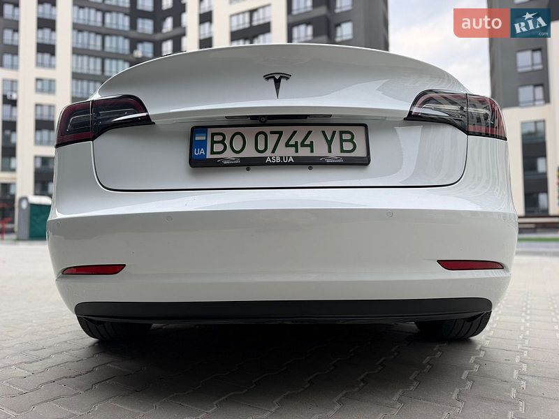 Седан Tesla Model 3 2018 в Тернополе