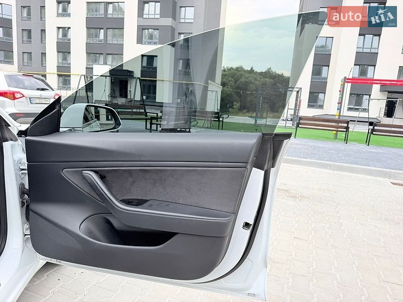 Седан Tesla Model 3 2018 в Тернополе
