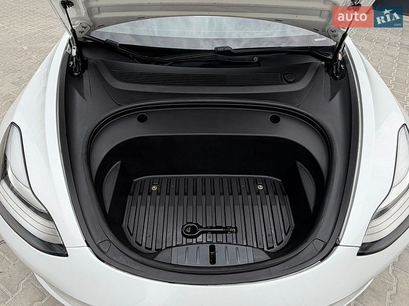 Седан Tesla Model 3 2018 в Тернополе