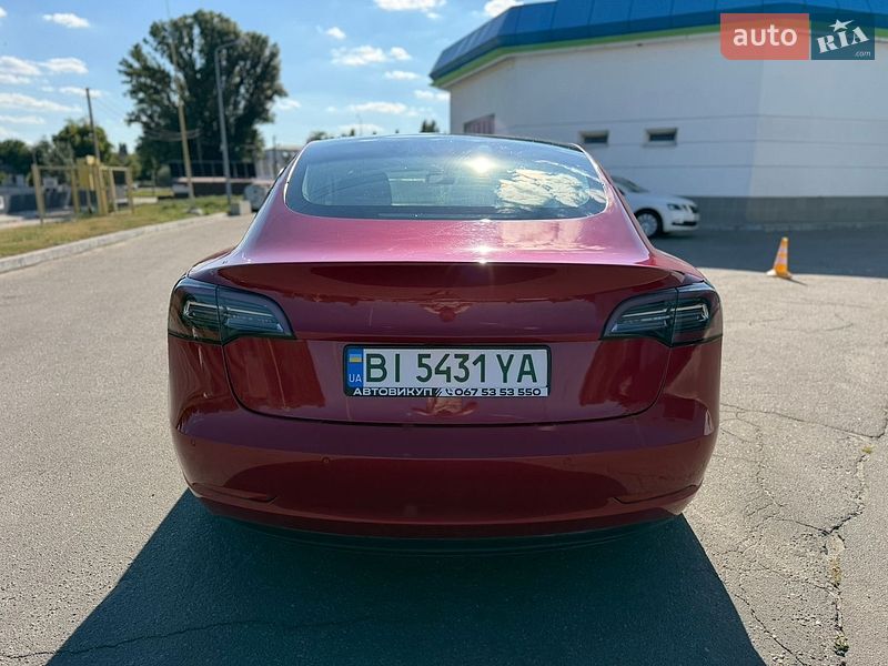 Седан Tesla Model 3 2020 в Кременчуці