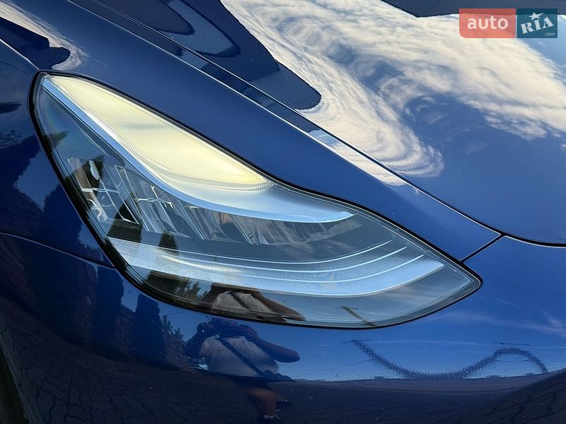 Седан Tesla Model 3 2019 в Стрые
