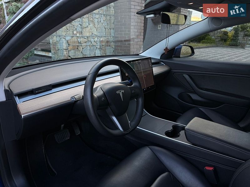 Седан Tesla Model 3 2019 в Стрые