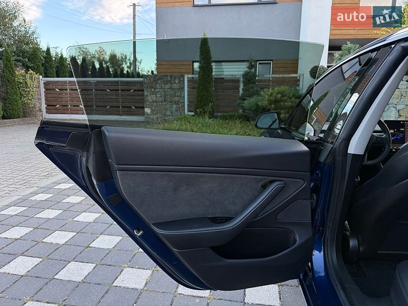 Седан Tesla Model 3 2019 в Стрые