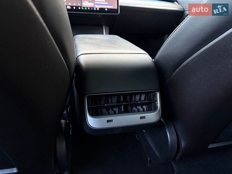 Седан Tesla Model 3 2019 в Стрые