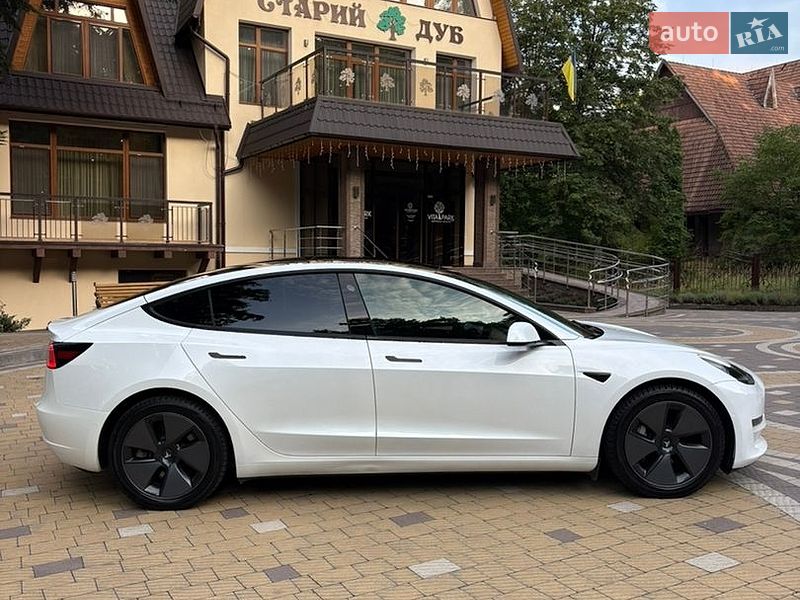 Седан Tesla Model 3 2021 в Трускавце