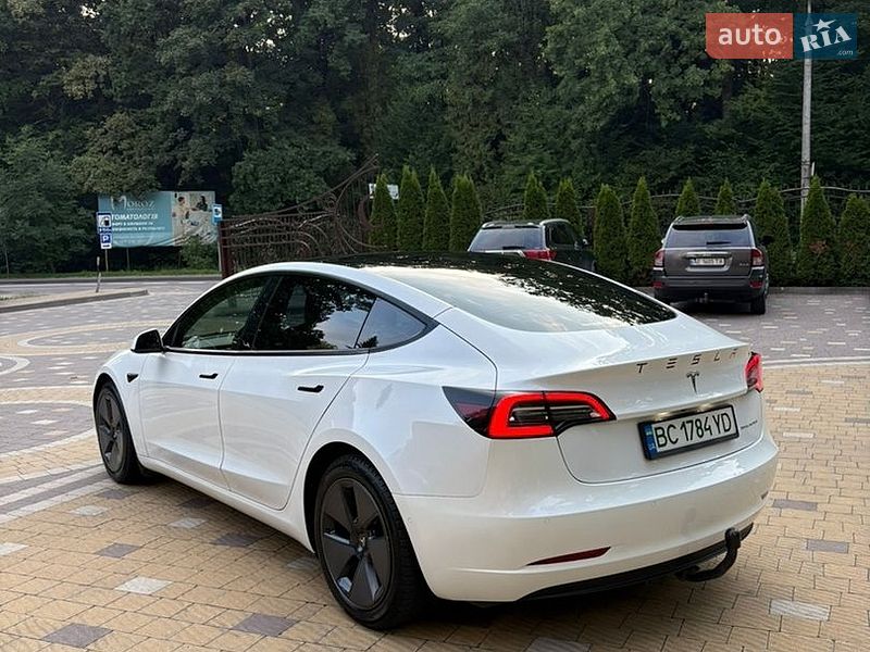 Седан Tesla Model 3 2021 в Трускавце