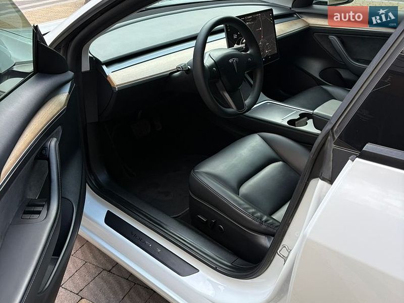 Седан Tesla Model 3 2021 в Трускавце