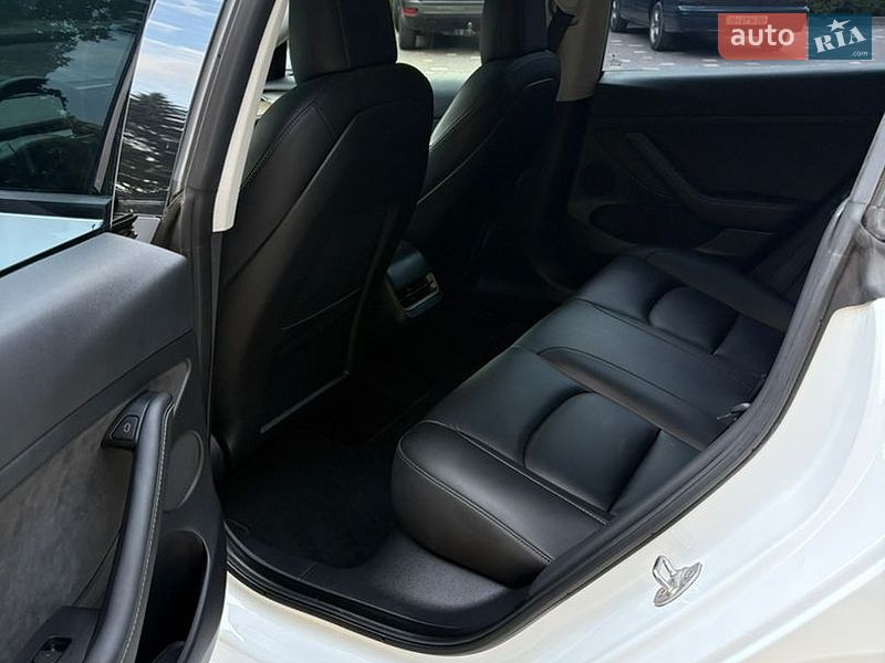 Седан Tesla Model 3 2021 в Трускавце