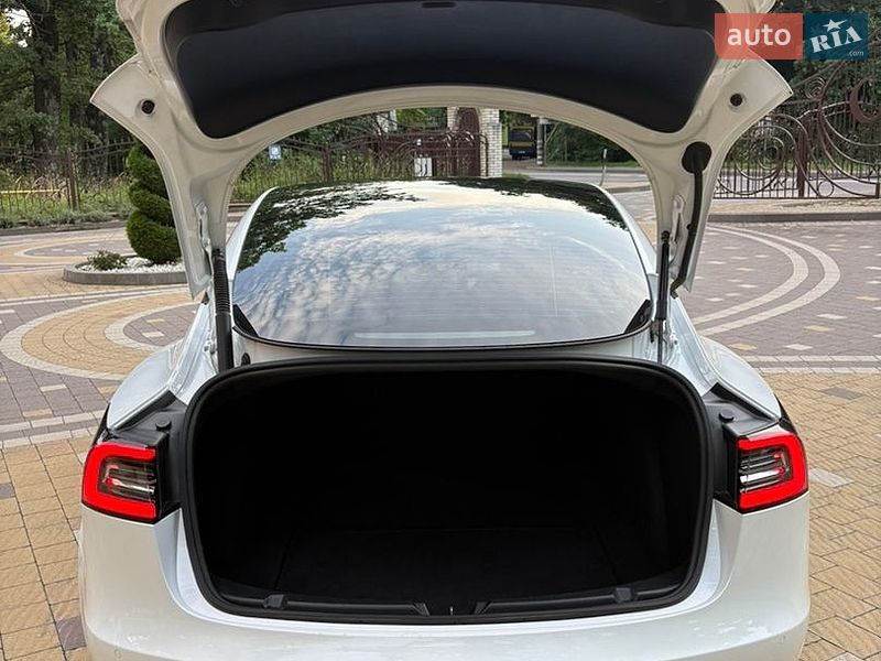 Седан Tesla Model 3 2021 в Трускавце