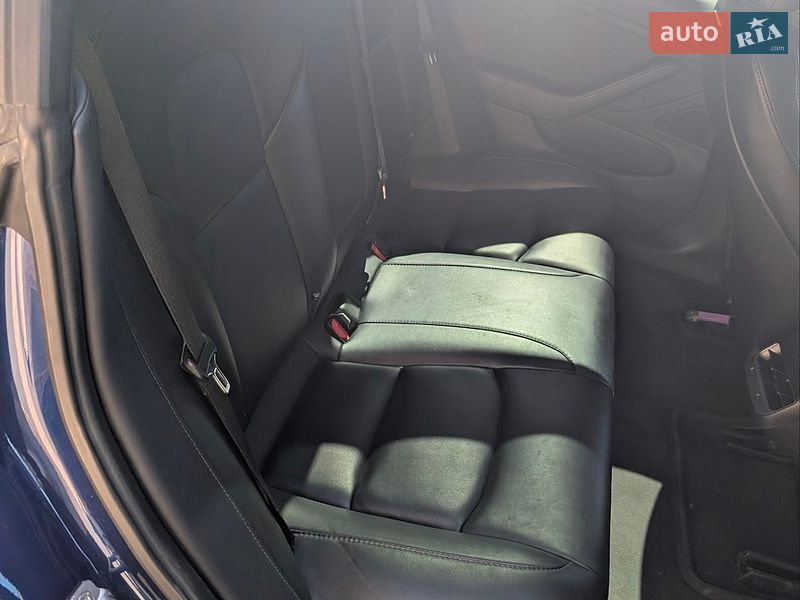 Седан Tesla Model 3 2018 в Киеве