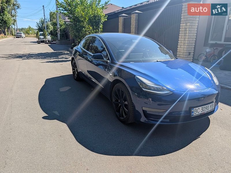 Седан Tesla Model 3 2018 в Киеве