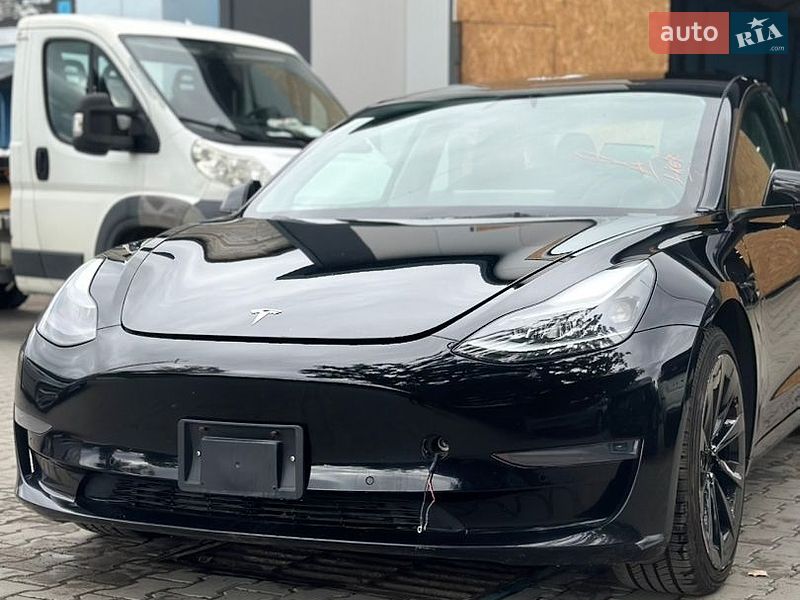 Седан Tesla Model 3 2022 в Самборі