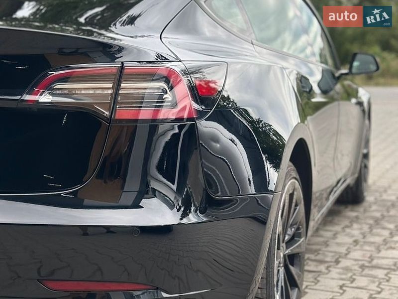 Седан Tesla Model 3 2022 в Самборі