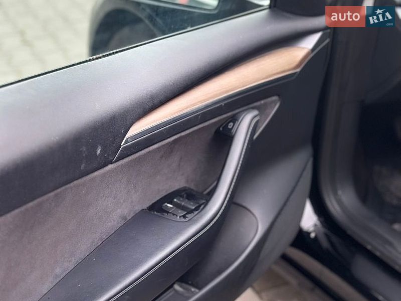 Седан Tesla Model 3 2022 в Самборі