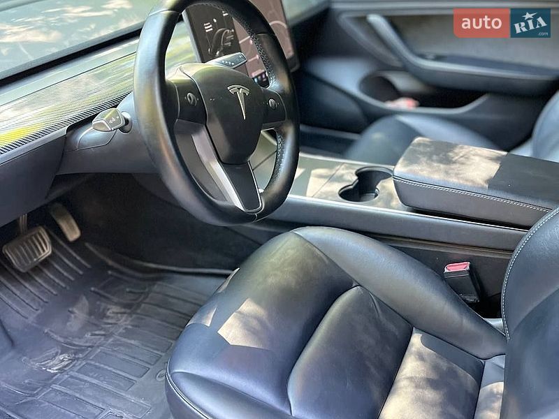 Седан Tesla Model 3 2019 в Виннице
