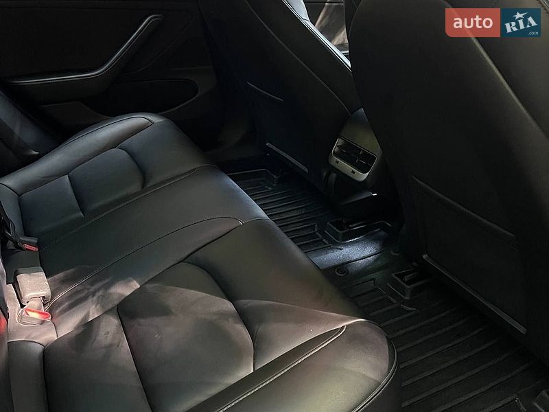 Седан Tesla Model 3 2019 в Виннице