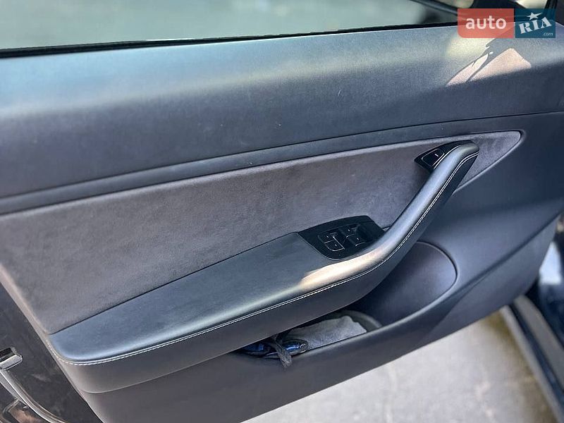 Седан Tesla Model 3 2019 в Виннице