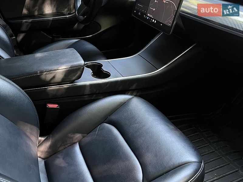 Седан Tesla Model 3 2019 в Виннице