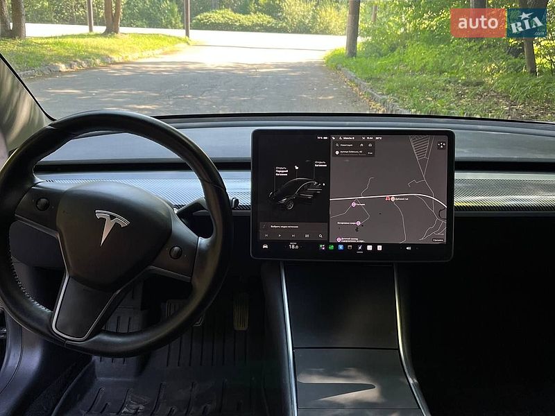 Седан Tesla Model 3 2019 в Виннице