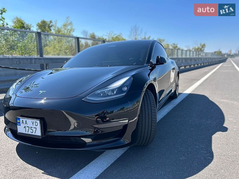 Седан Tesla Model 3 2023 в Киеве