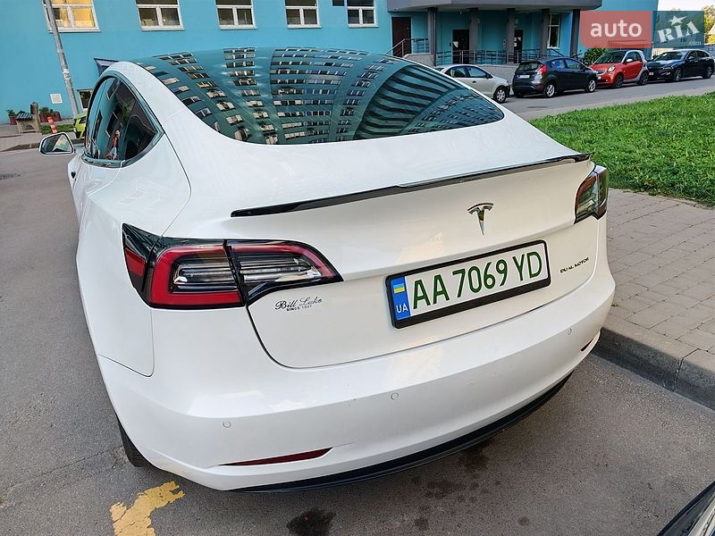 Седан Tesla Model 3 2019 в Києві