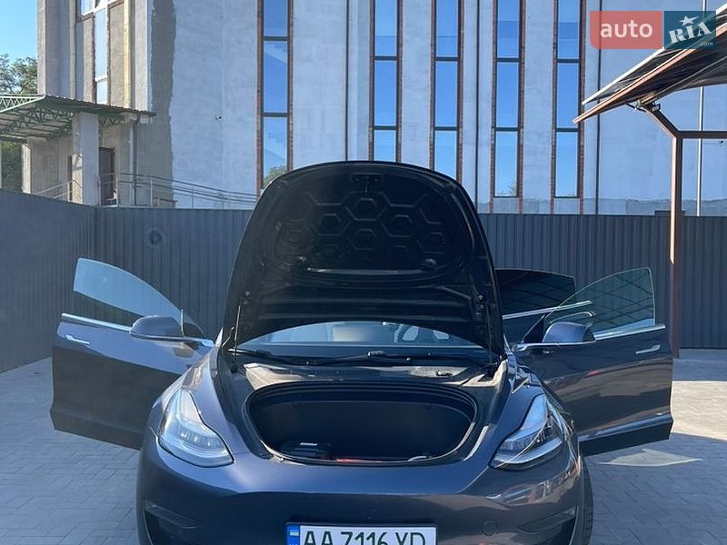 Седан Tesla Model 3 2018 в Кременчуге