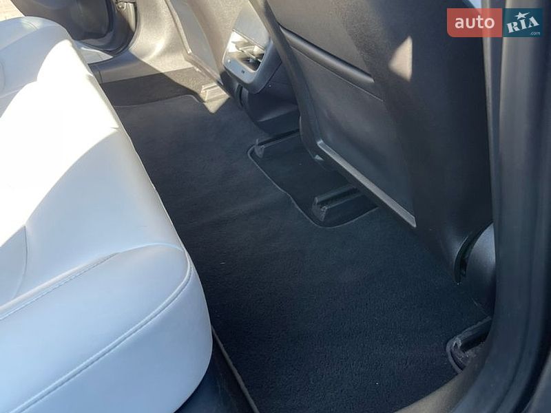 Седан Tesla Model 3 2018 в Кременчуге