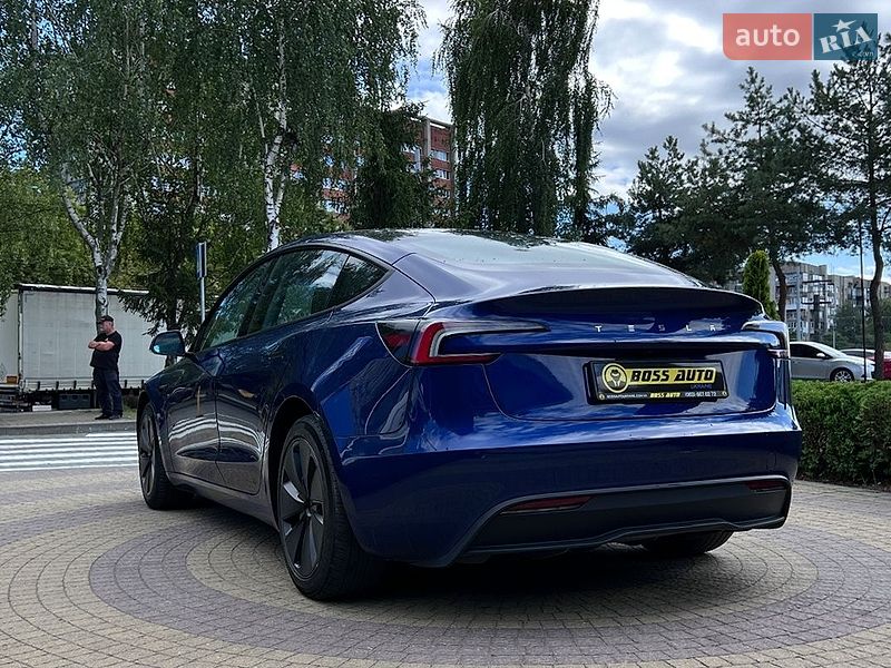 Седан Tesla Model 3 2024 в Львові