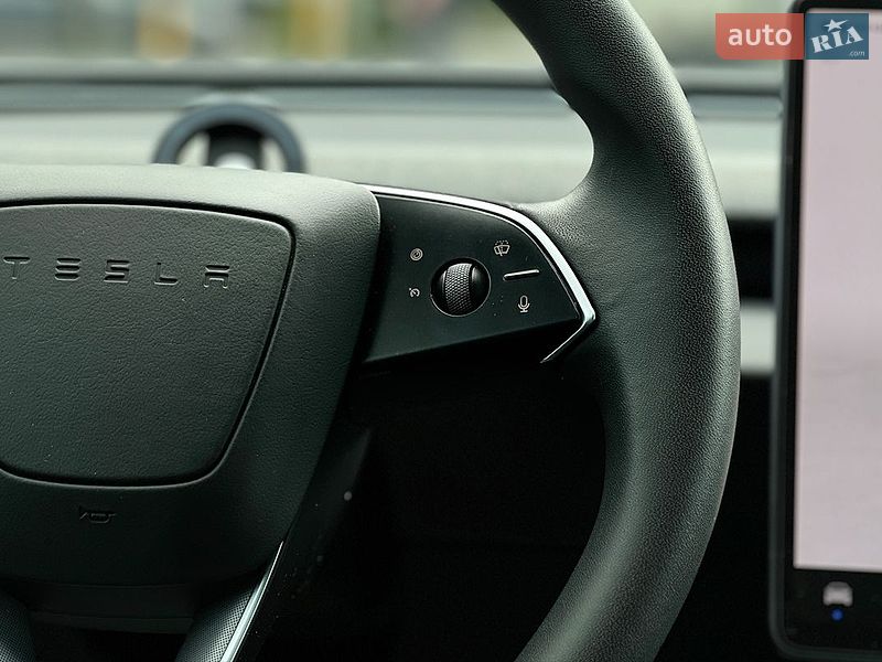 Седан Tesla Model 3 2024 в Львові