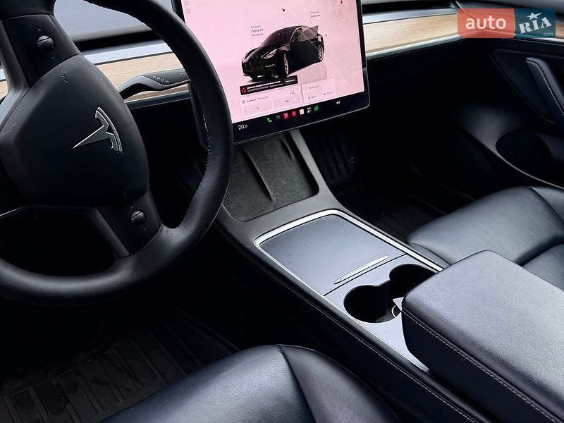 Седан Tesla Model 3 2022 в Бородянке