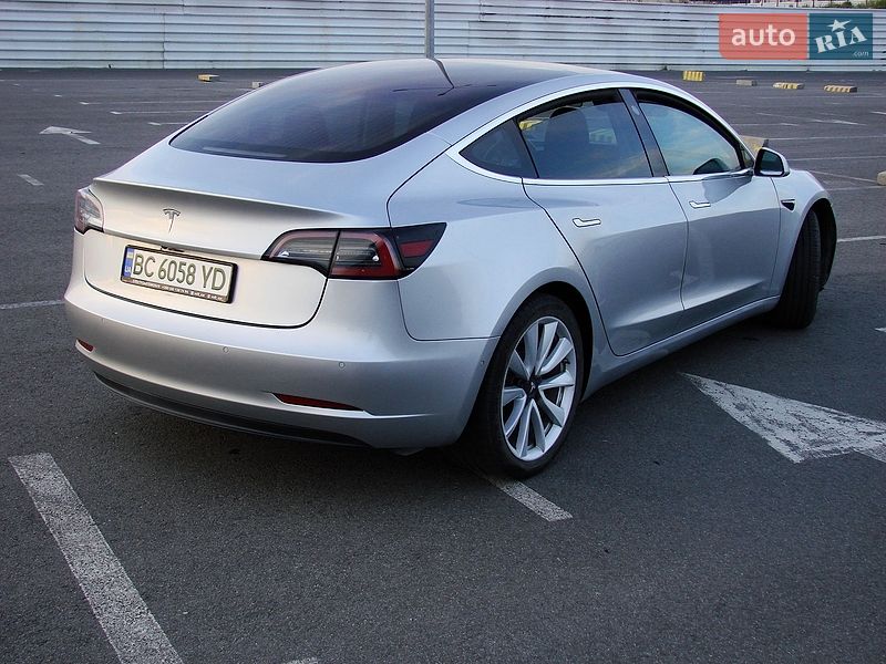 Седан Tesla Model 3 2018 в Львове