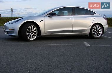 Седан Tesla Model 3 2018 в Львове