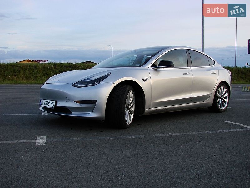 Седан Tesla Model 3 2018 в Львове